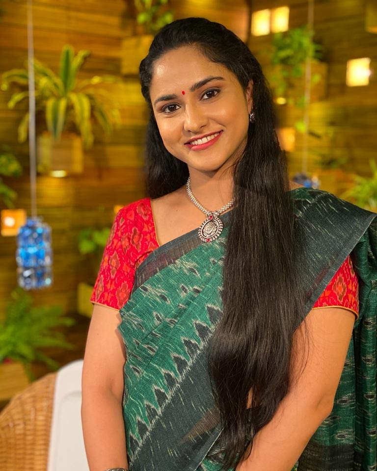 Zee Telugu Tv Anchor Kasi Annapurna In Green Saree Blouse